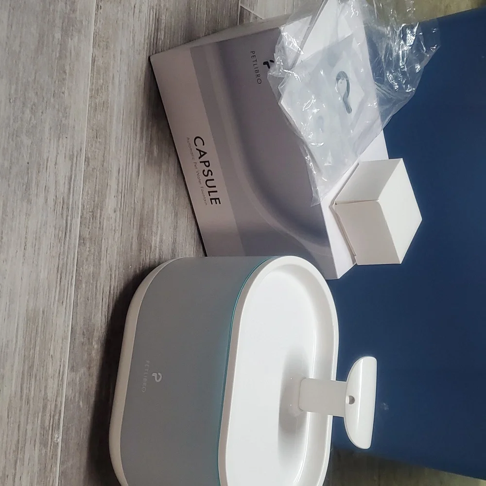 Pet water fountain